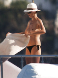 Heidi Klum topless on a yacht (08/2008)