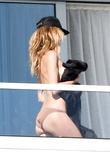 Heidi Klum topless in Miami (01/07/2017)