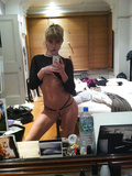 Suki Waterhouse nude leaked photos (pussy & anus view)