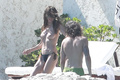Heidi Klum topless in Mexico, (04/18, part I)