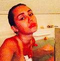 Miley Cyrus Sexy Selfies (6 Photos)